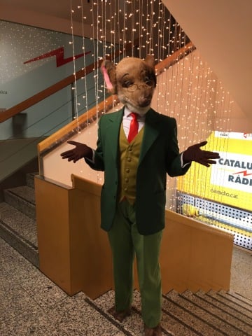 Aquest matí he anat a la ràdio a parlar sobre el meu musical i m'hi he trobat els patges reials!!